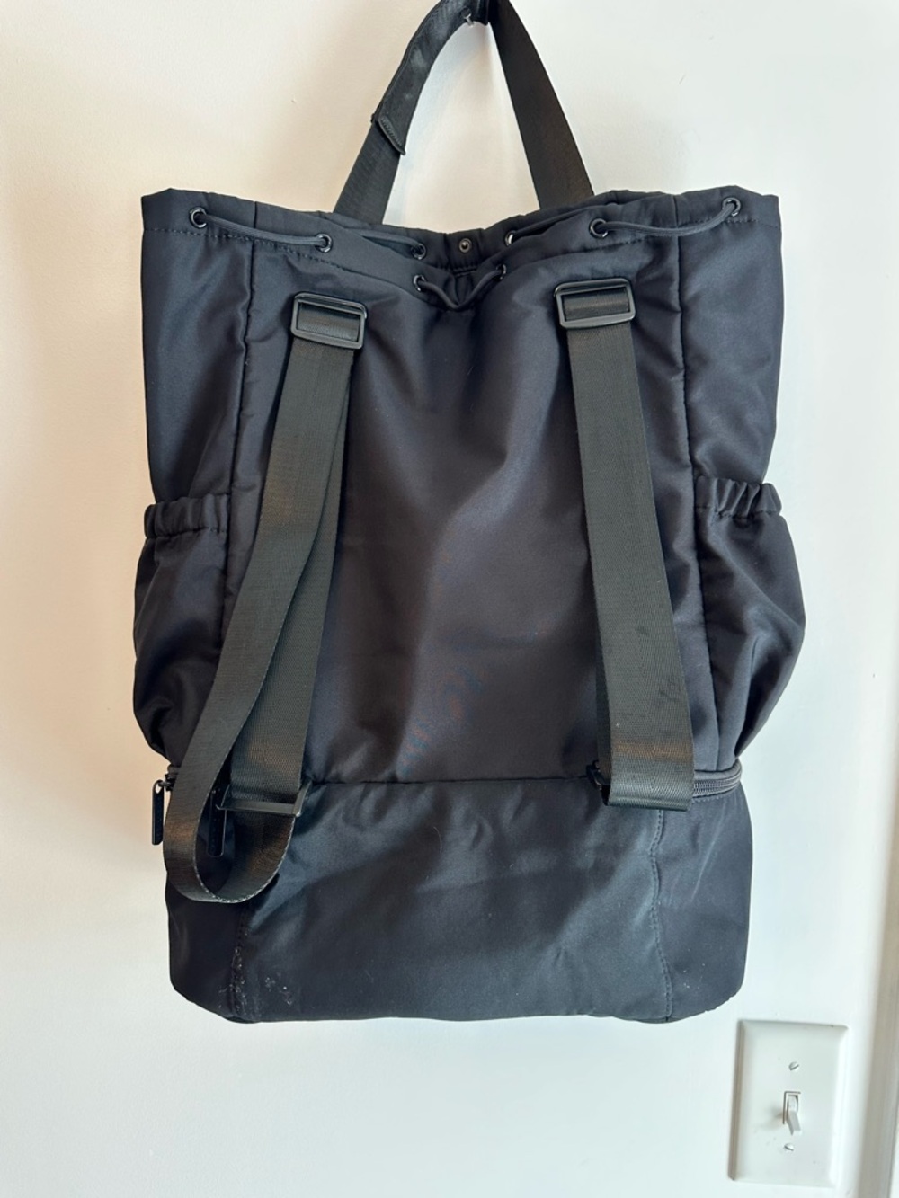 Beyond Yoga Black Drawstring convertible gym bag - Picture 7 of 10